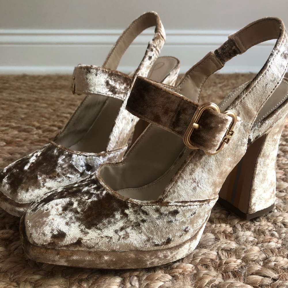 Sam Edelman Jildie Velvet Mary Jane Slingback Pump. Size 8